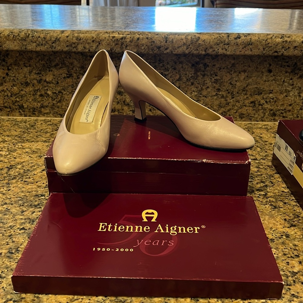 Classic Etienne Women’s Shoes